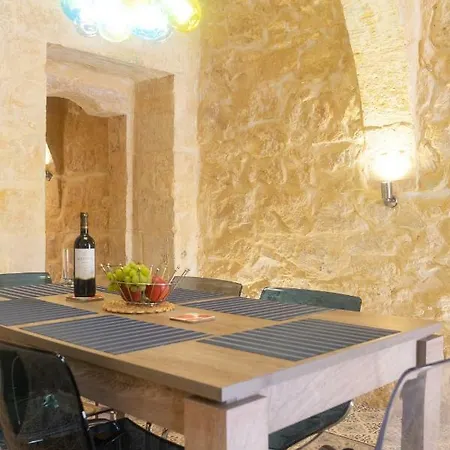 16 Lettings - Charming Character House Holiday home