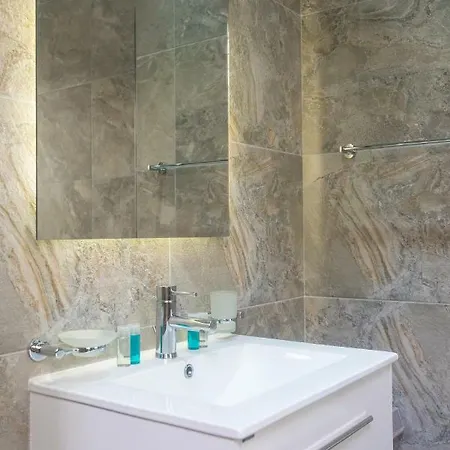 16 Lettings - Charming Character House Сasa de vacaciones *