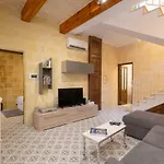 16 Lettings - Charming Character House *