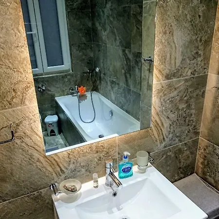 16 Lettings - Charming Character House *