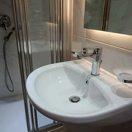 16 Lettings - Charming Character House