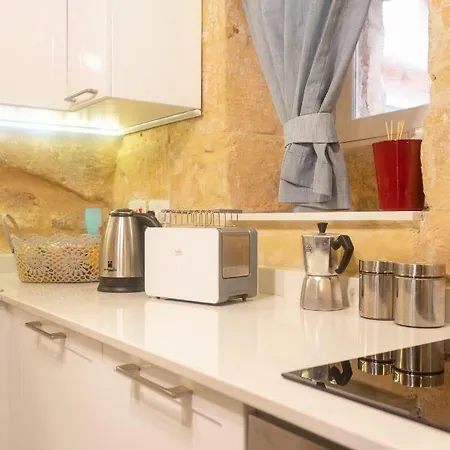 16 Lettings - Charming Character House