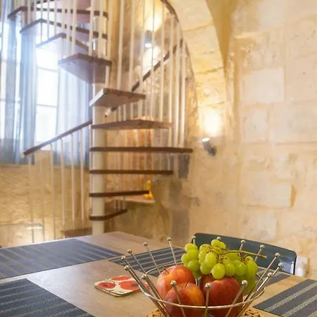 16 Lettings - Charming Character House