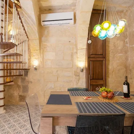 16 Lettings - Charming Character House