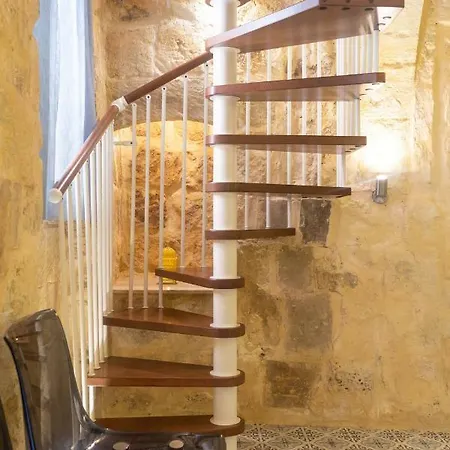 16 Lettings - Charming Character House