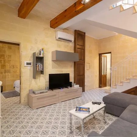 16 Lettings - Charming Character House *