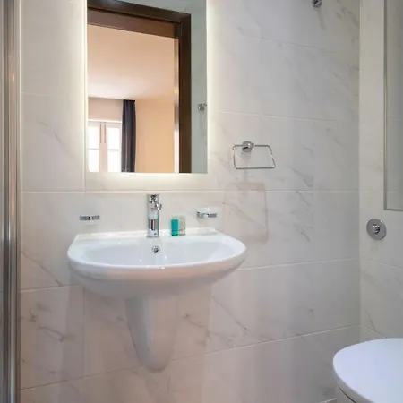 Дом отдыха 16 Lettings - Charming Character House *