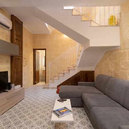 16 Lettings - Charming Character House