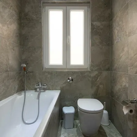 16 Lettings - Charming Character House Ferienhaus