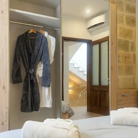 16 Lettings - Charming Character House Casa vacanze *