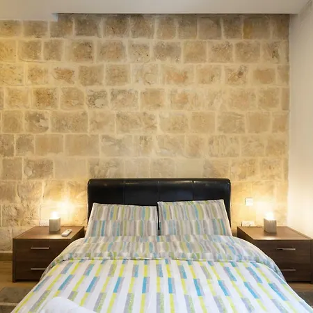 16 Lettings - Charming Character House