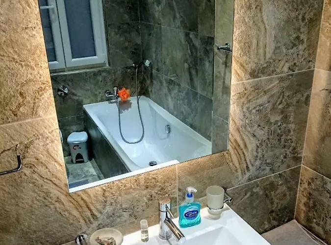 16 Lettings - Charming Character House *