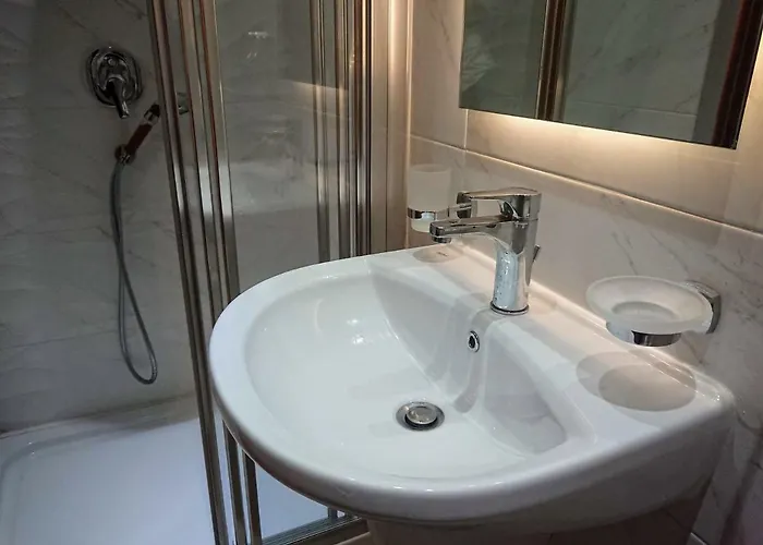 16 Lettings - Charming Character House