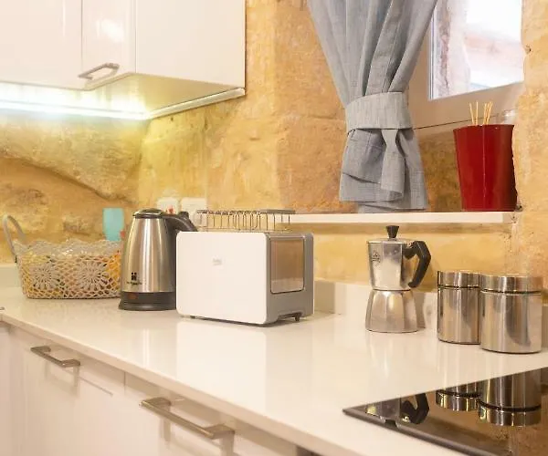 16 Lettings - Charming Character House