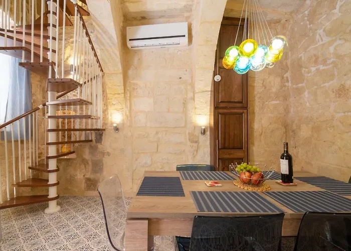 16 Lettings - Charming Character House