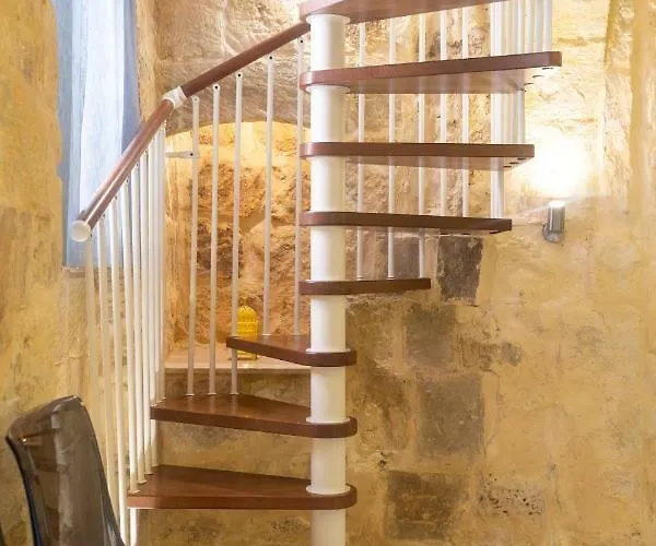 16 Lettings - Charming Character House