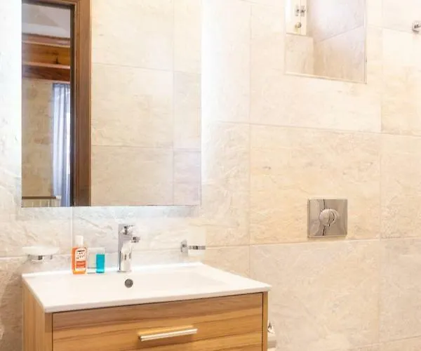 16 Lettings - Charming Character House *