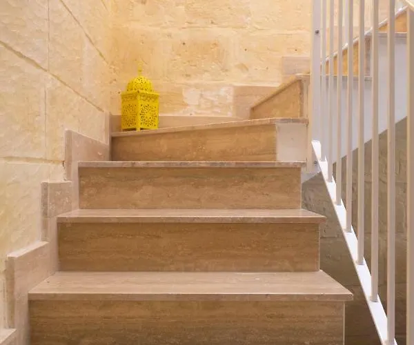 16 Lettings - Charming Character House