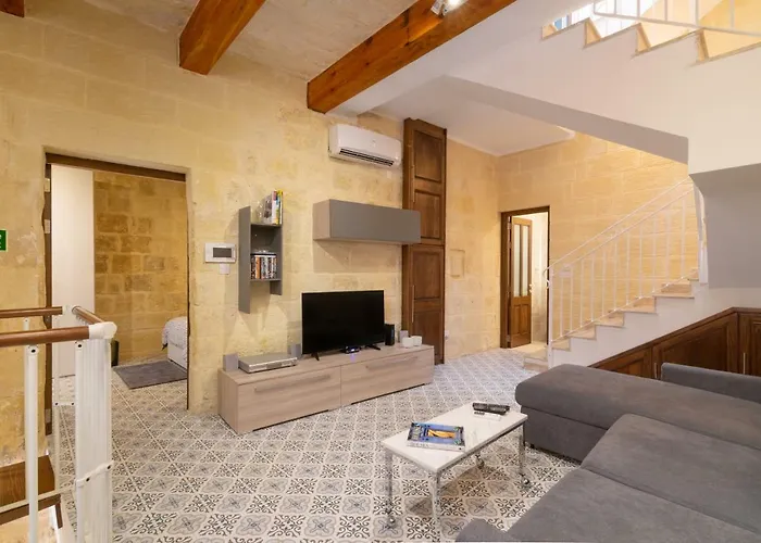 16 Lettings - Charming Character House *