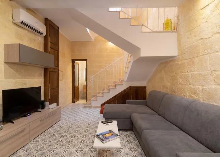 16 Lettings - Charming Character House