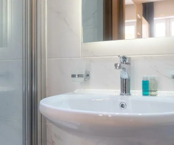 Dom wakacyjny 16 Lettings - Charming Character House *