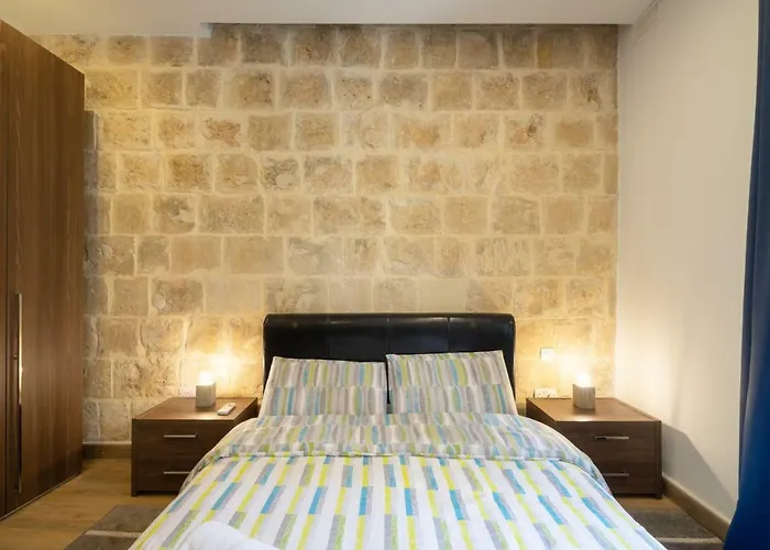 16 Lettings - Charming Character House